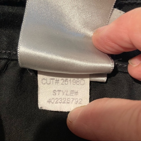 NYDJ Sz 18 High Rise Straight Leg With Blingy Studs On Back Pockets Jeans - Picture 8 of 9